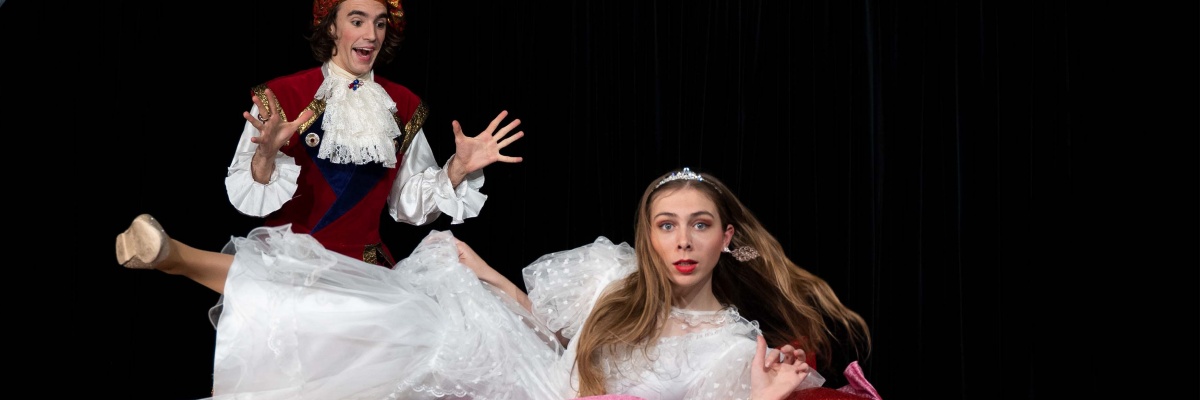 Galli-Theater-Wiesbaden-Prinzessin-auf-der-Erbse-3x1-1